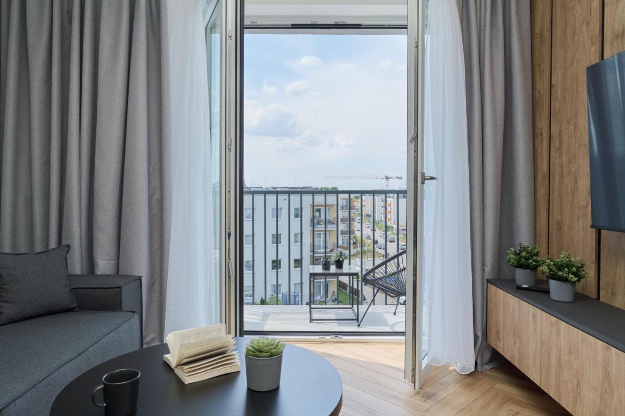 Exclusive With Balcony & Parking By Renters Prestige Apartment *
