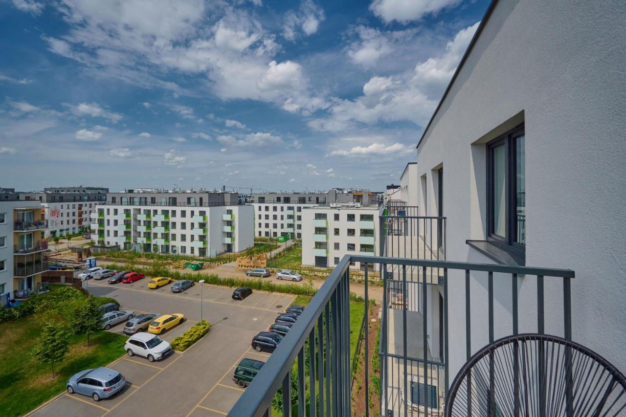 Exclusive With Balcony & Parking By Renters Prestige Apartment