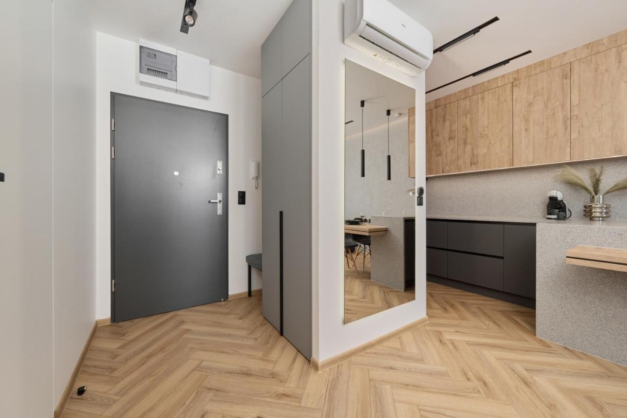 Exclusive With Balcony & Parking By Renters Prestige