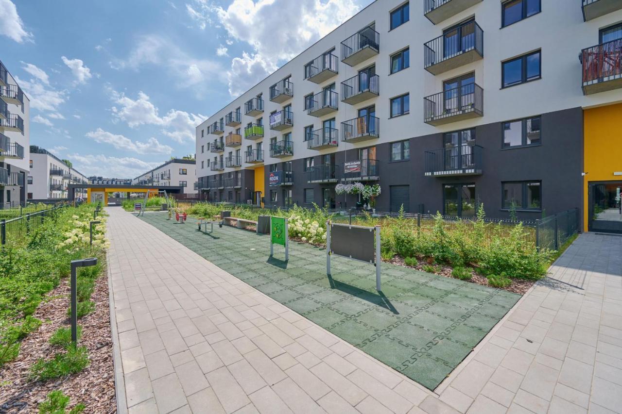 Apartment Exclusive With Balcony & Parking By Renters Prestige *
