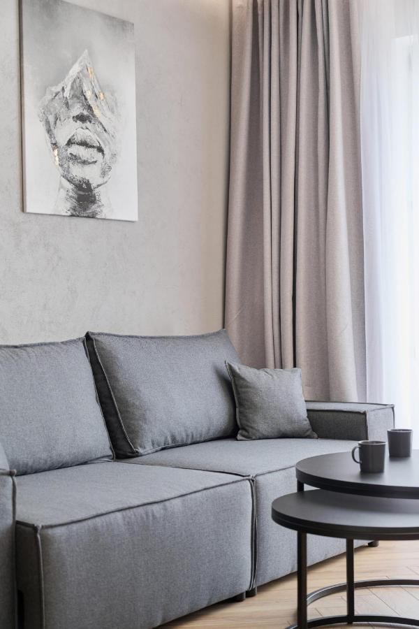 Exclusive With Balcony & Parking By Renters Prestige Apartment
