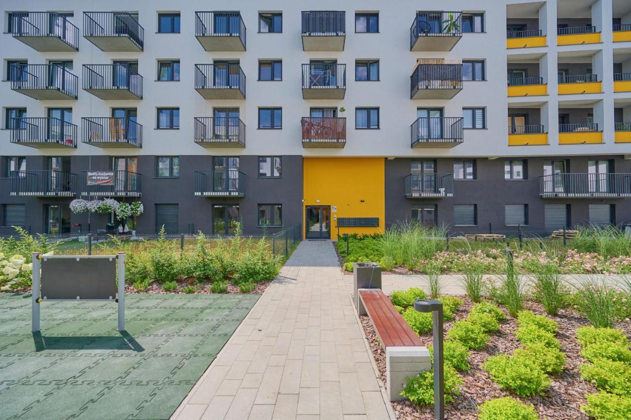 Apartment Exclusive With Balcony & Parking By Renters Prestige *