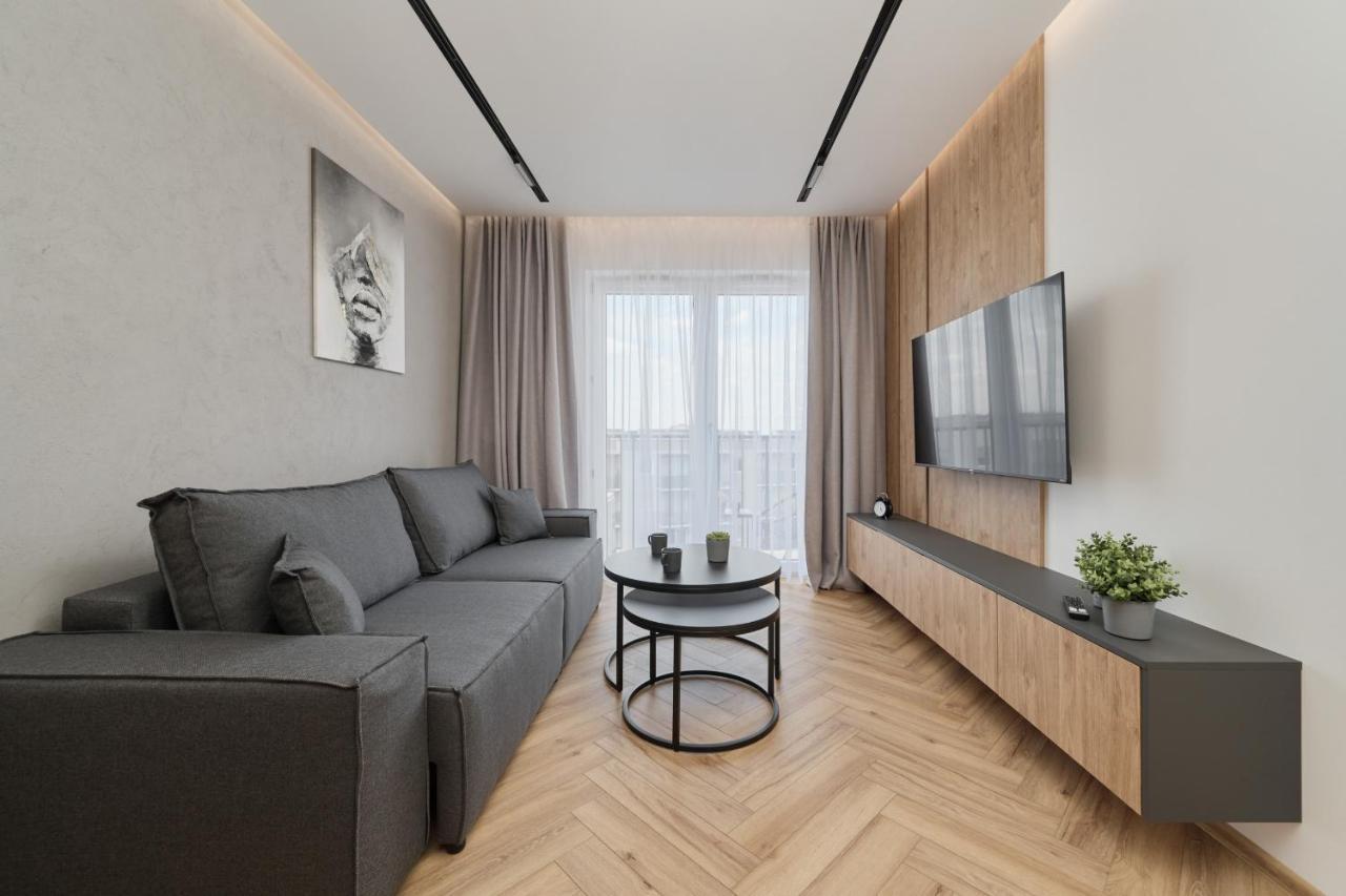 Exclusive With Balcony & Parking By Renters Prestige *