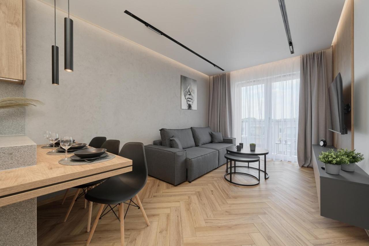 Exclusive With Balcony & Parking By Renters Prestige Apartment *