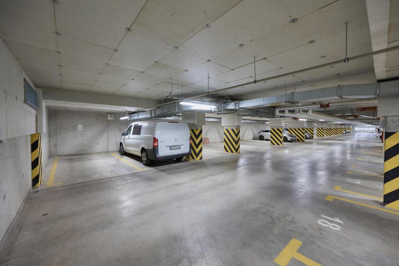Exclusive With Balcony & Parking By Renters Prestige Apartment
